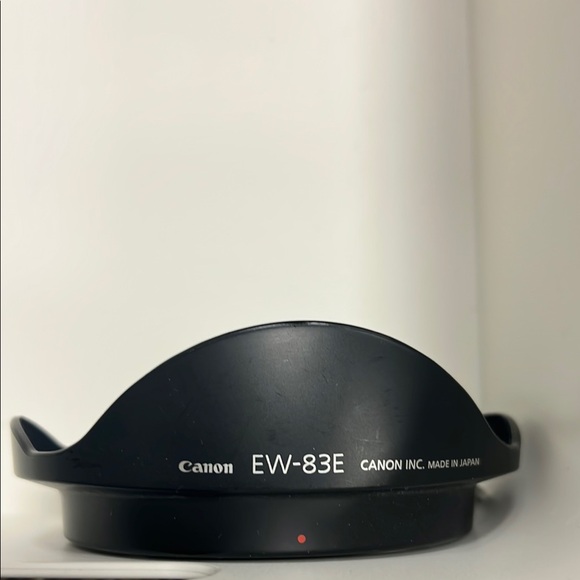 Canon EW-83E Camera Lens Hood - Picture 1 of 4